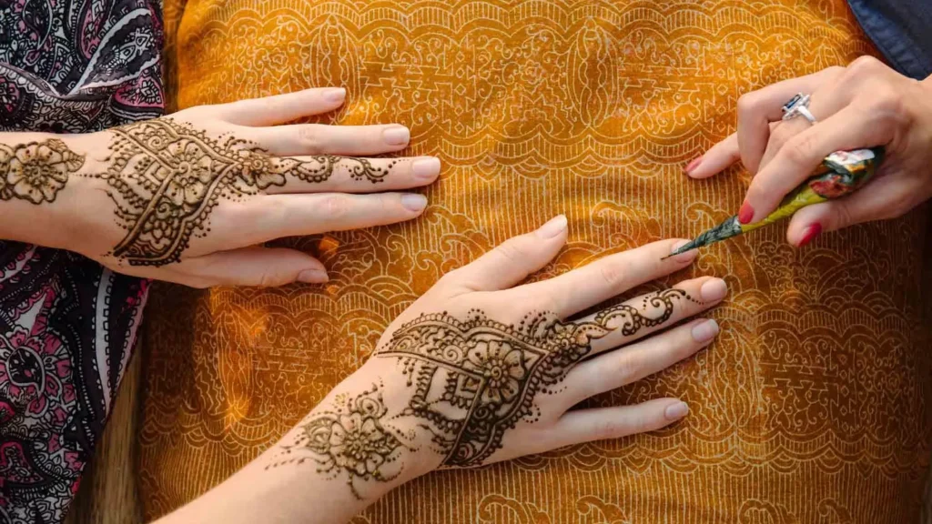 What to Expect from a Henna Home Service in Dubai for Eid ul Azha