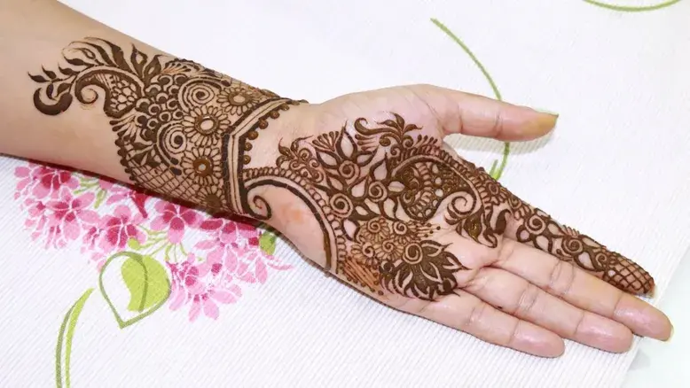 Top Henna Artists in Dubai