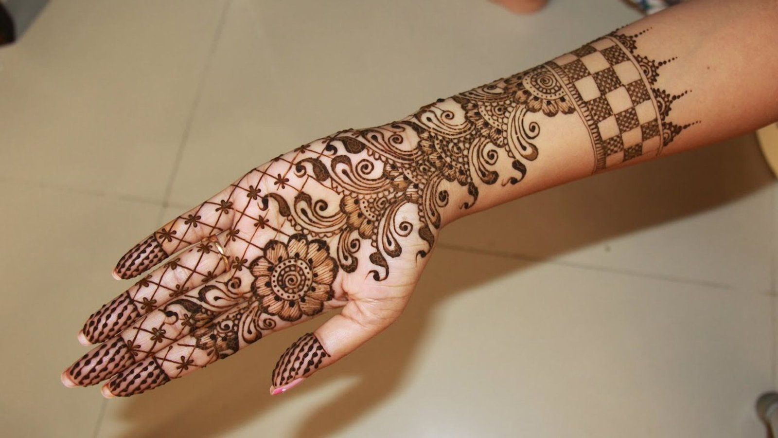 Mehndi Artist in Dubai